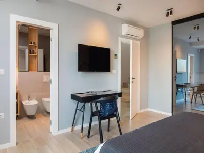 TV i/ili zabavni centar u objektu Magnificent Murter Villa Villa Royal 4 Bedrooms Sea Views & Private Pool