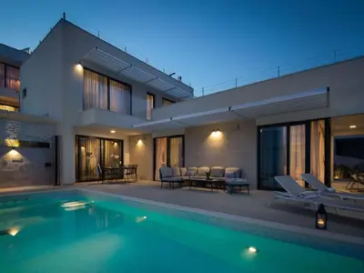 Bazen u objektu Magnificent Murter Villa Villa Royal 4 Bedrooms Sea Views & Private Pool ili u blizini