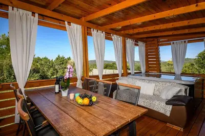 Balkon ili terasa u objektu Cozy and Chic Little House with pool Ivinj - 5