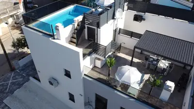 Bazen u objektu Vila Biser Vodice ili u blizini