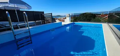 Bazen u objektu Vila Biser Vodice ili u blizini