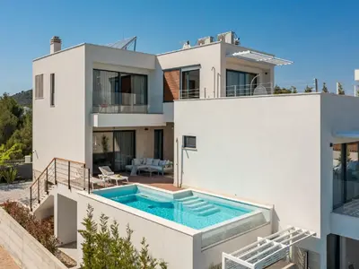 Bazen u objektu Exquisite Murter Villa Villa Luxor 4 Bedrooms Heated Pool & Spa ili u blizini