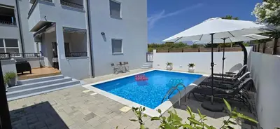 Bazen u objektu Apartment Alicia with private pool ili u blizini