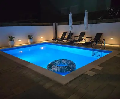 Bazen u objektu Apartment Alicia with private pool ili u blizini