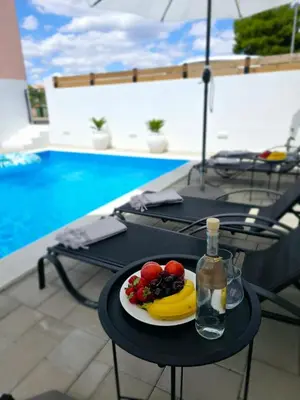 Bazen u objektu Apartment Alicia with private pool ili u blizini
