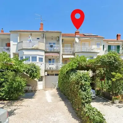 Apartments with parking space Brodarica