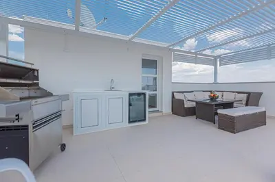 Kuhinja ili čajna kuhinja u objektu VILA VASILJ dein eigener Pool oder dein eigener Whirlpool mit Aussicht, dein Urlaub, deine Privatsphäre, deine Wahl