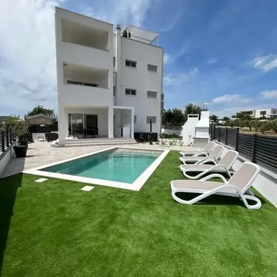 VILA VASILJ dein eigener Pool oder dein eigener Whirlpool mit Aussicht