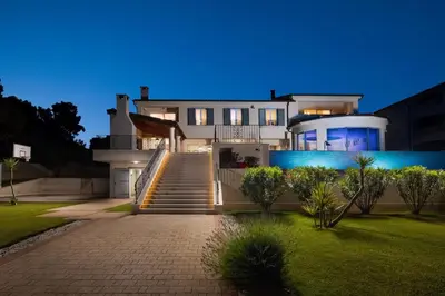 Bazen u objektu Luxury villa Sea Whisper steps from beach with indoor & outdoor pools near Šibenik ili u blizini