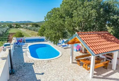 Bazen u objektu The Grandfather's courtyard villa with heated pool ili u blizini