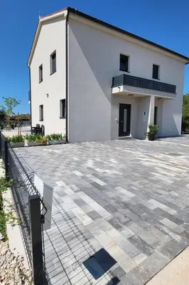Zgrada u kojoj se nalazi vikendica