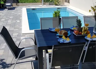 Bazen u objektu Family friendly house with a swimming pool Vodice - 23021 ili u blizini
