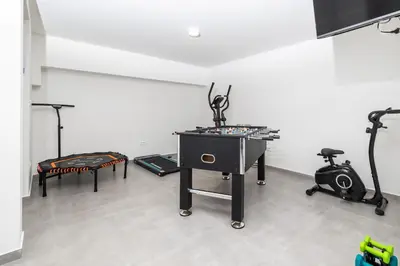 Fitness centar i/ili fitness sadržaji u objektu Premium Holiday home VILA VIDA with Pool