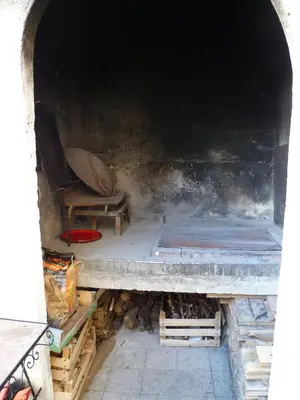 Oprema za roštilj dostupna gostima apartmana