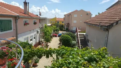 Vrt u objektu Apartments Sanda Tribunj