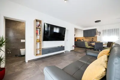 TV i/ili zabavni centar u objektu Luma 2 Luxury House on the Beach