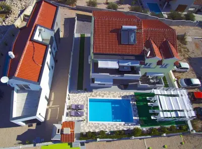 Bazen u objektu Villa Ava ili u blizini