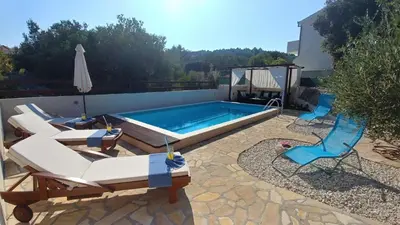 Bazen u objektu apartment 250 meters to sea private pool ili u blizini