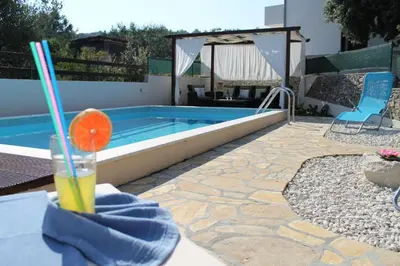 Bazen u objektu apartment 250 meters to sea private pool ili u blizini