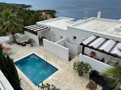 Bazen u objektu Pearl of Dalmatia ili u blizini