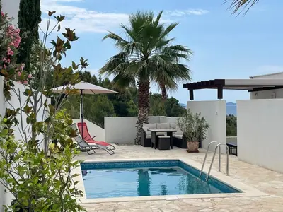Bazen u objektu Pearl of Dalmatia ili u blizini