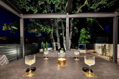Pića u objektu Villa Tria Quercus with Rooftop Pool