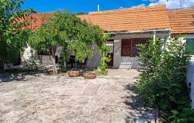 Vrt u objektu Nice Home In Konjevrate With Kitchen
