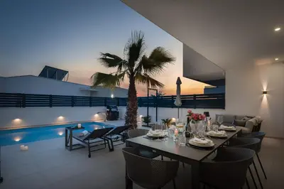 Bazen u objektu Villa VIEW Vodice Luxury - Sea view ili u blizini