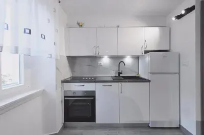 Kuhinja ili čajna kuhinja u objektu House Zlatni otok