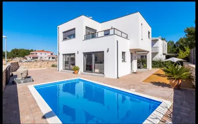 Bazen u objektu Villa Tara ili u blizini