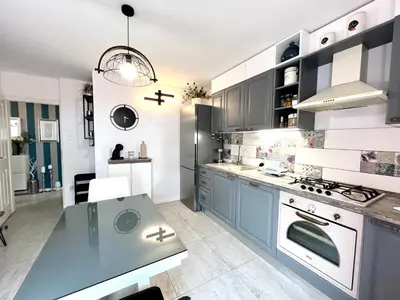 Kuhinja ili čajna kuhinja u objektu Sunny Apartment