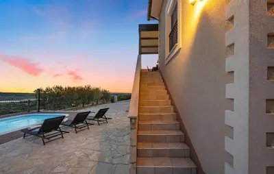 Bazen u objektu Lovely Home In Donje Polje ili u blizini