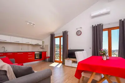 Kuhinja ili čajna kuhinja u objektu Apartments Mareni