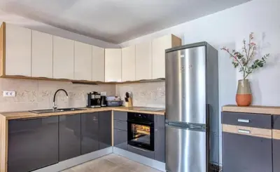 Kuhinja ili čajna kuhinja u objektu House Mirka