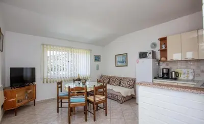 Kuhinja ili čajna kuhinja u objektu House Mirka