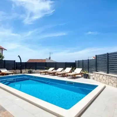 House Mirka