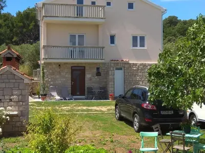 Vrt u objektu Marija- ground floor studio next to the beach