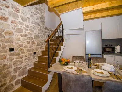 Kuhinja ili čajna kuhinja u objektu House Olivera