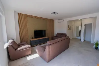 TV i/ili zabavni centar u objektu Three-Bedroom Premium Holiday Home Atmosfera with Private Pool&Sauna