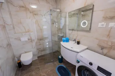 Kupaonica u objektu Three-Bedroom Premium Holiday Home Atmosfera with Private Pool&Sauna