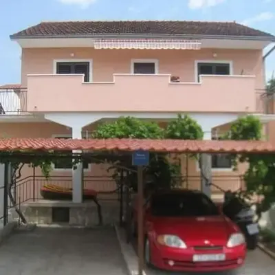 Apartments with parking space Rogoznica - 23016