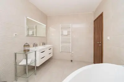 Kupaonica u objektu Villa Meadow with swimming pool