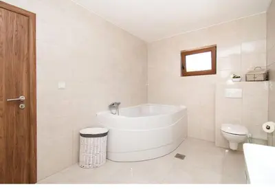 Kupaonica u objektu Villa Meadow with swimming pool