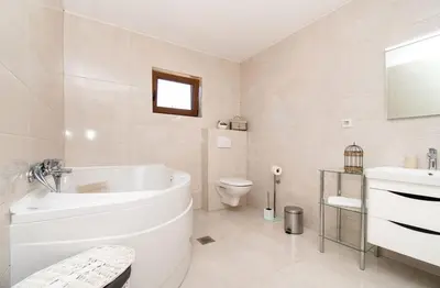 Kupaonica u objektu Villa Meadow with swimming pool
