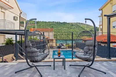 Pogled na planine ili pogled na planine iz vila