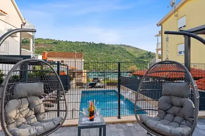 Pogled na planine ili pogled na planine iz vila