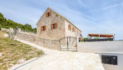 Zgrada u kojoj se nalazi vila