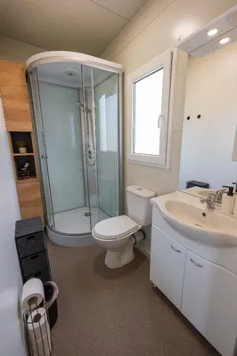 Kupaonica u objektu Mobile Homes Pirovac with 2 shared Pools