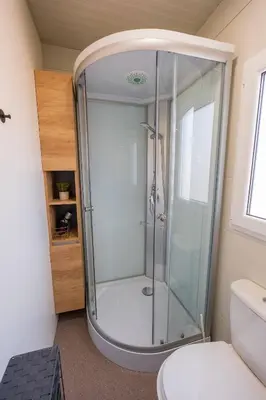 Kupaonica u objektu Mobile Homes Pirovac with 2 shared Pools