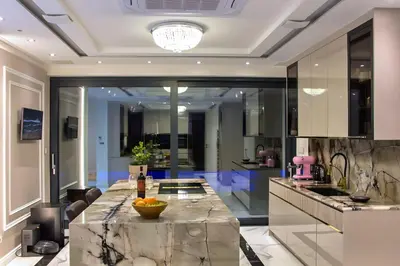 Kuhinja ili čajna kuhinja u objektu Residence Malibu Sunrise